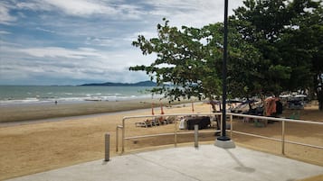 Vlak bij het strand