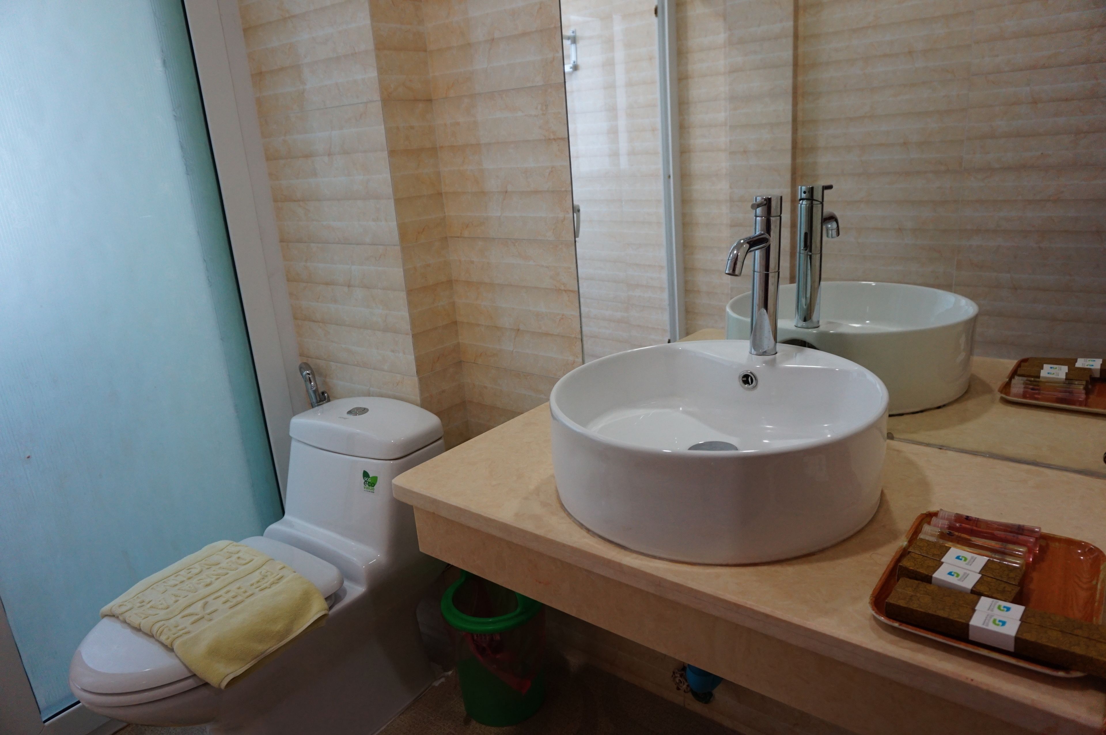 suite | bathroom | shower, free toiletries, slippers, towels