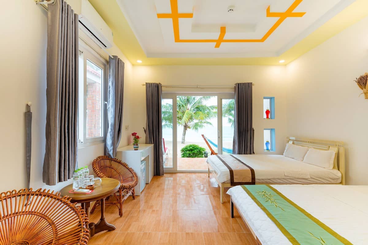 Minibar, in-room safe, desk, free cribs/infant beds