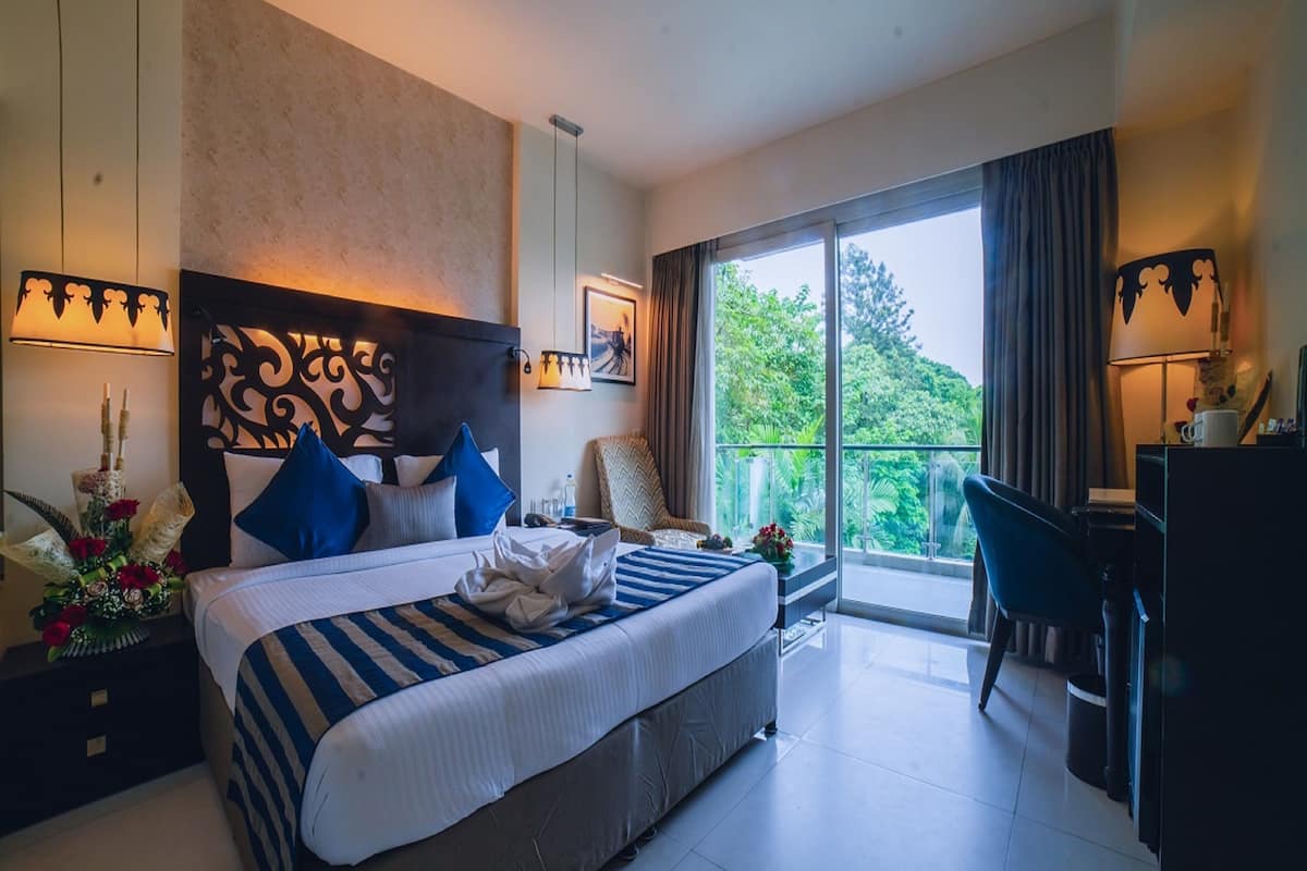 premium double room | premium bedding, minibar, in-room safe, desk