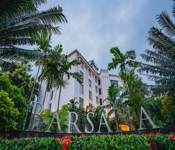 A building with a sign that reads "BARSANA".