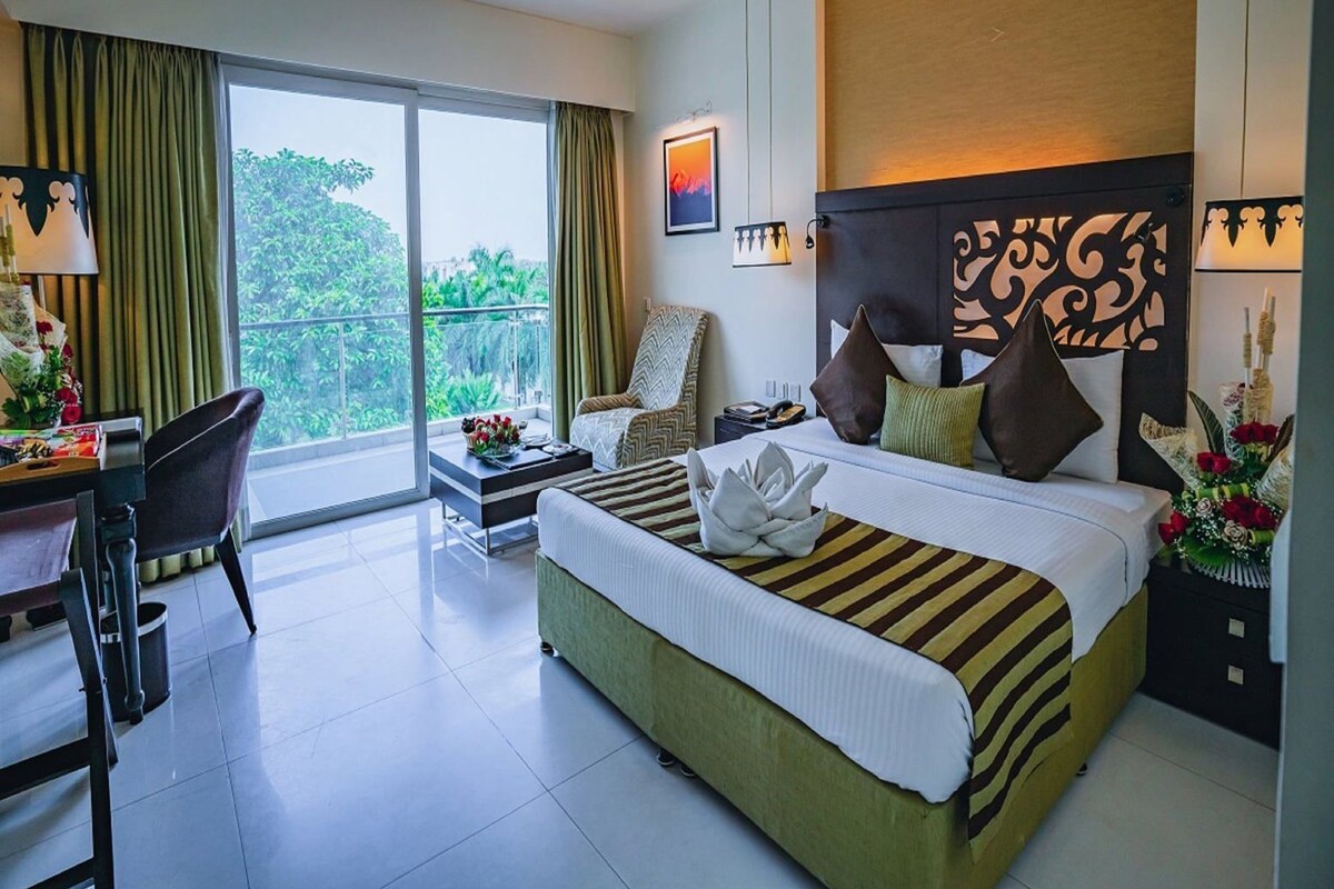 Premium bedding, minibar, in-room safe, desk
