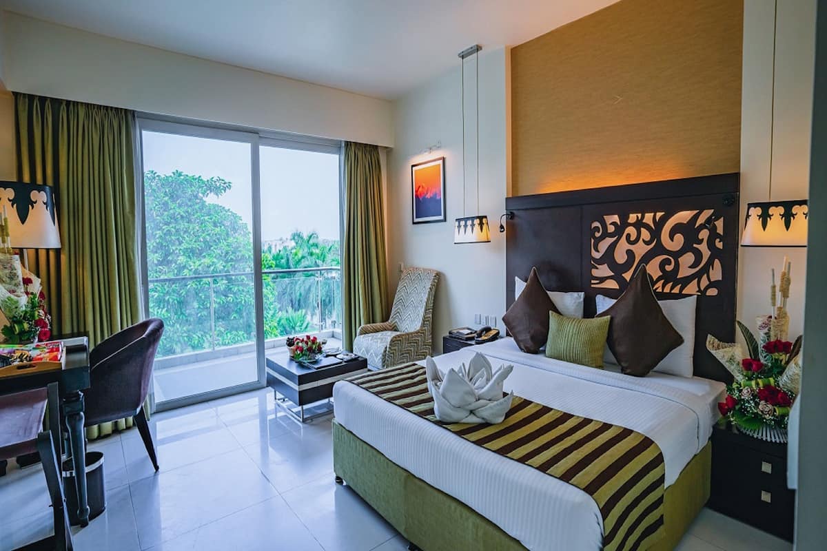 premium double room | premium bedding, minibar, in-room safe, desk
