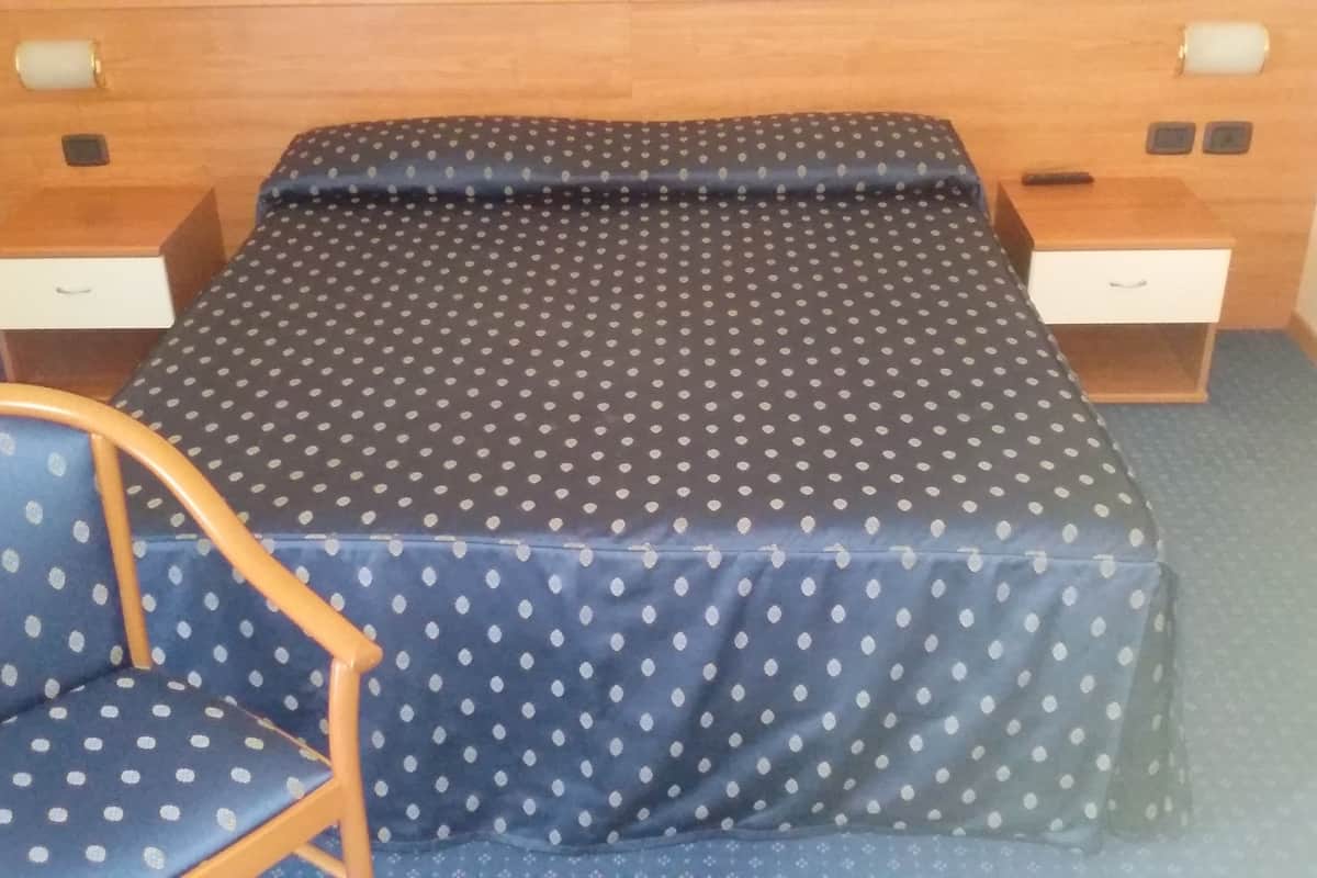 double room | desk, cots/infant beds, rollaway beds, free wifi