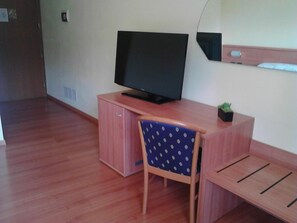 Escritorio, cunas, camas extra y wifi gratis 