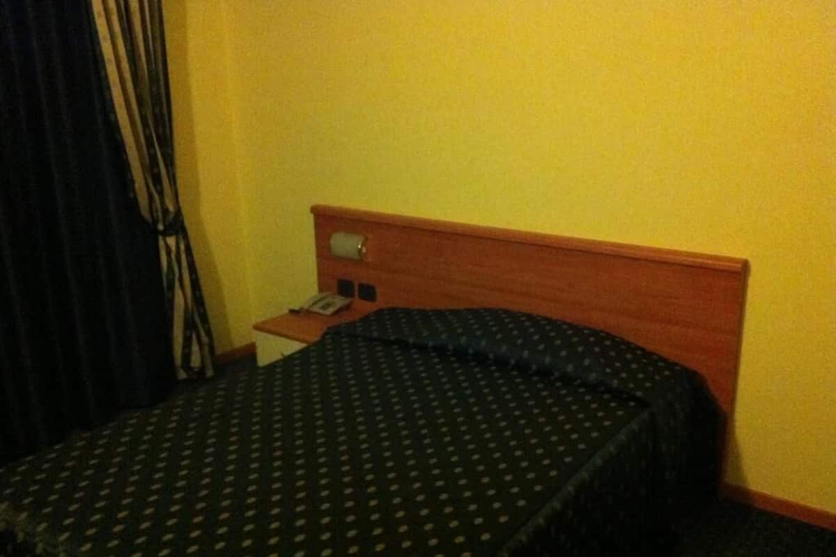 Single Room | Desk, cots/infant beds, rollaway beds, free WiFi
