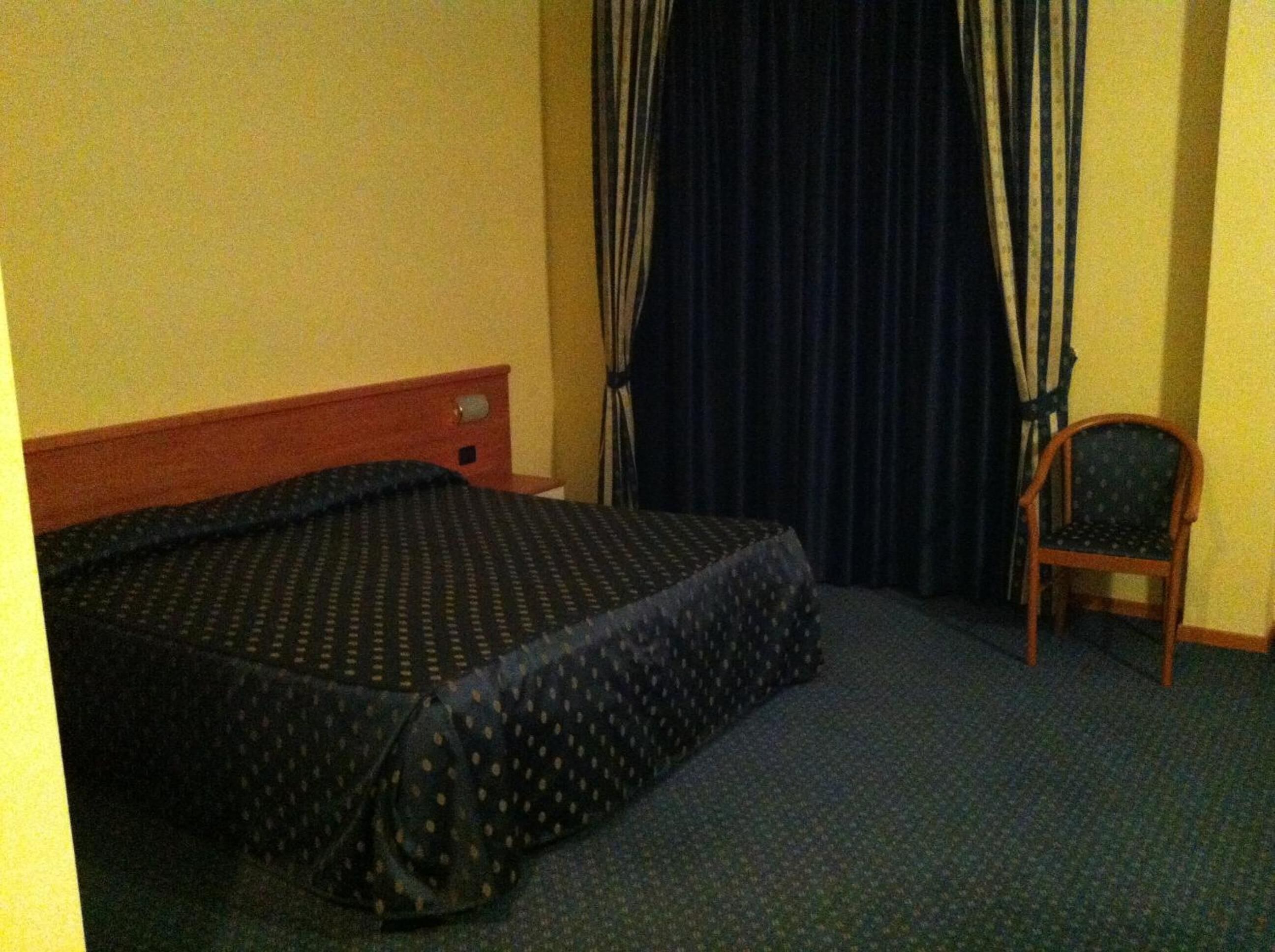 desk, cots/infant beds, rollaway beds, free wifi