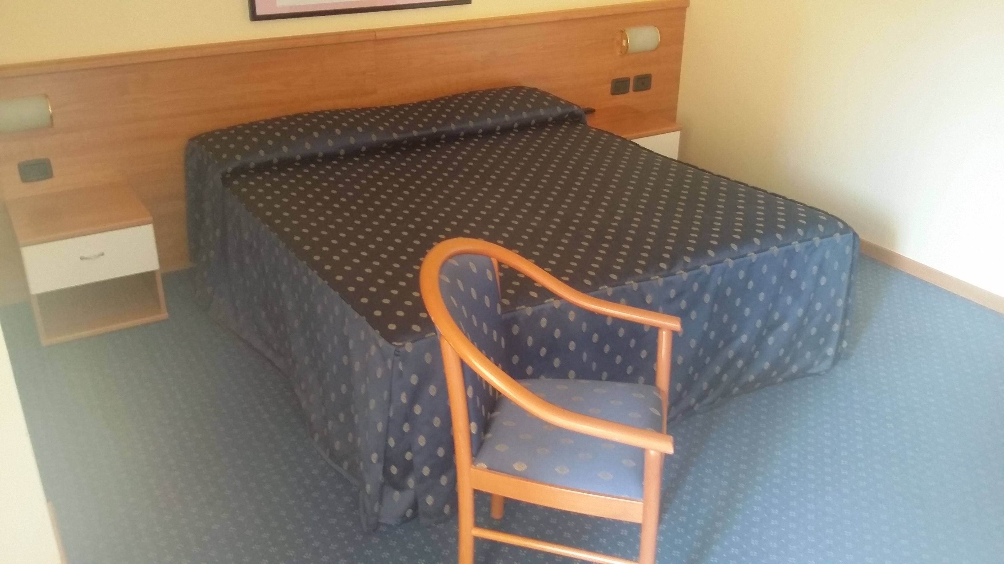 desk, cots/infant beds, rollaway beds, free wifi