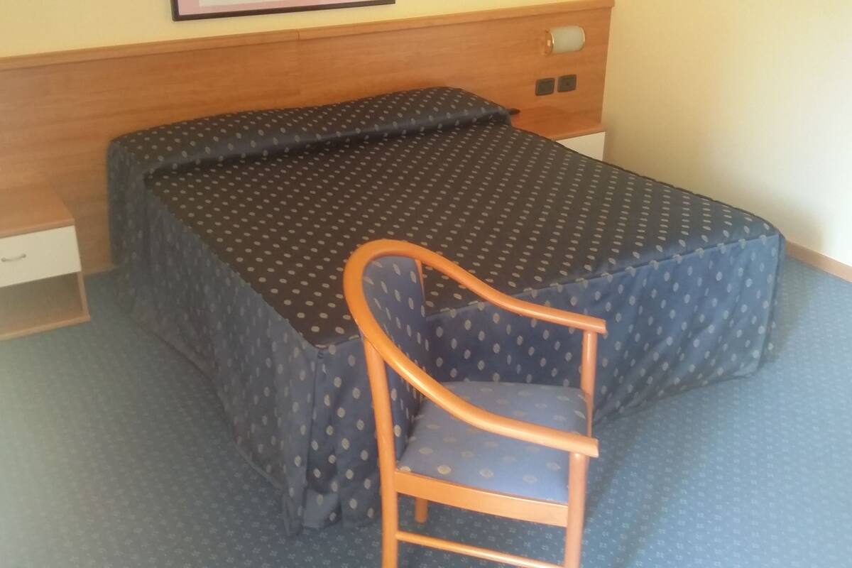 desk, cots/infant beds, rollaway beds, free wifi