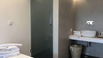 Shower, shower pijat air, dan perlengkapan mandi gratis