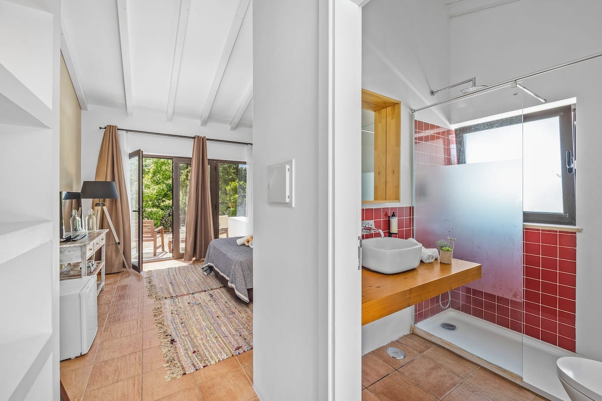 Premium bedding, soundproofing, free WiFi, individually decorated