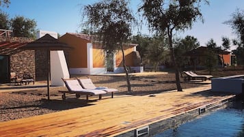 Außenpool, Liegestühle
