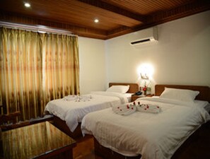 高级房 | 迷你吧、客房内保险箱、办公桌、遮光窗帘