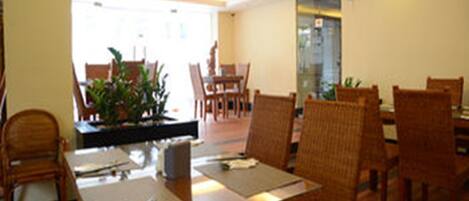 Café da manhã, almoço e jantar; culinária chinesa