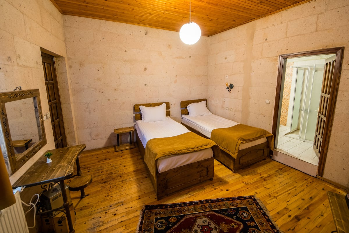 Economy Twin Room (101) | In-room safe, desk, soundproofing, free WiFi