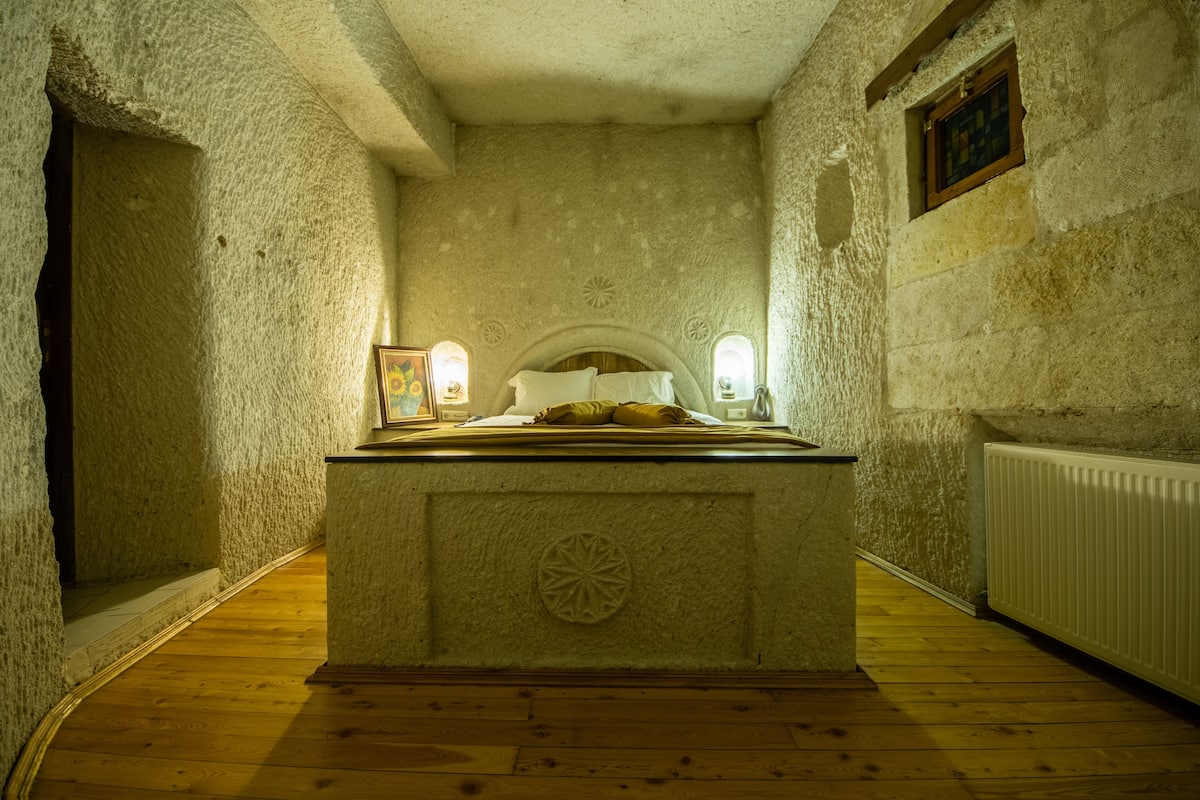 Suite (208) | In-room safe, desk, soundproofing, free WiFi