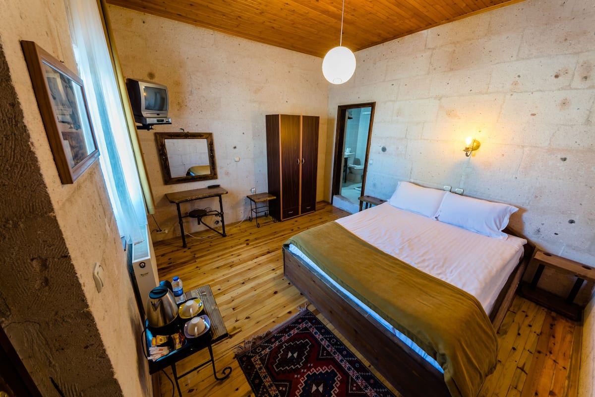 Economy Double Room (102) | In-room safe, desk, soundproofing, free WiFi