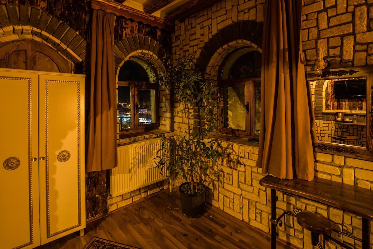 Comfort Double Room (NO 201) | In-room safe, desk, soundproofing, free WiFi