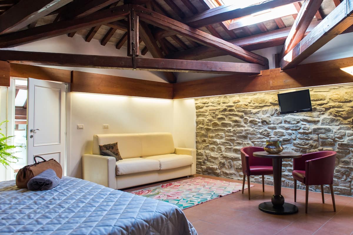 superior double or twin room | minibar, in-room safe, desk, free wifi