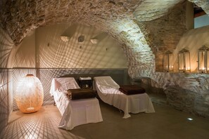 Salas de tratamiento para parejas y aguas termales 