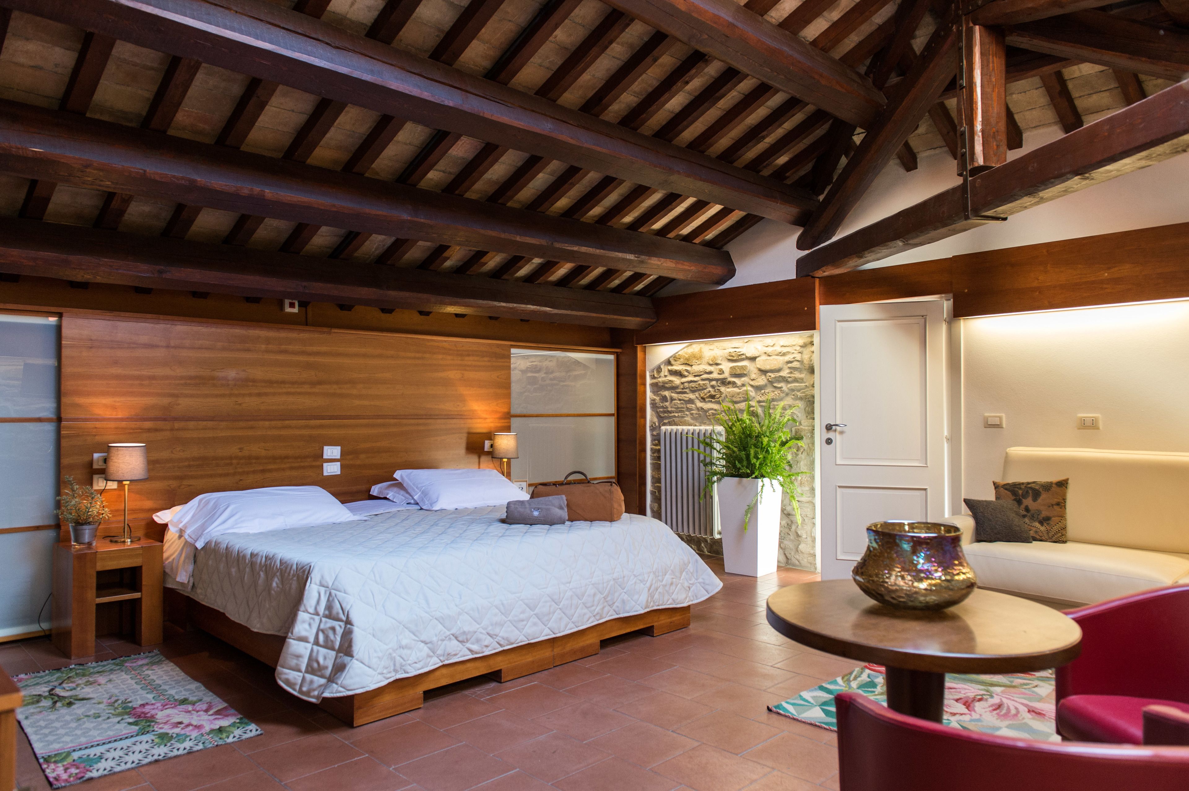 superior double or twin room | minibar, in-room safe, desk, free wifi