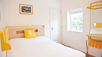 Value Queen | Premium bedding, in-room safe, desk, laptop workspace