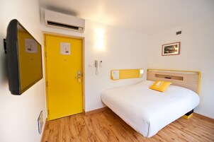 Premium bedding, in-room safe, desk, laptop workspace