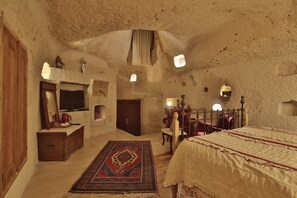 Junior Double Room, 1 Queen Bed | In-room safe, soundproofing, free WiFi, bed sheets - Village Cave House Hotel (Nevsehir)