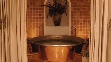 Couples treatment rooms, aromatherapy, hot stone massages