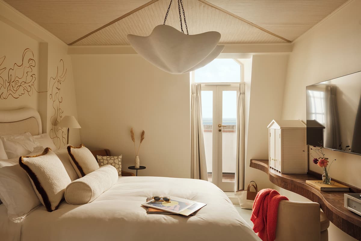 Guest Room with Sea View & Balcony