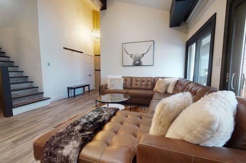 Condo, 5 habitaciones (4 Bath, Platinum) | Área de sala de estar | Televisión, chimenea y reproductor de DVD