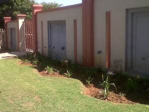 Front of property - Moshitametsi Guesthouse (Kempton Park)
