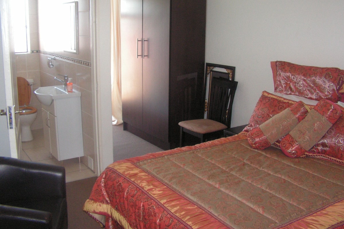 Economy Double Room, 1 Double Bed, Pool View | 10 bedrooms, desk, iron/ironing board