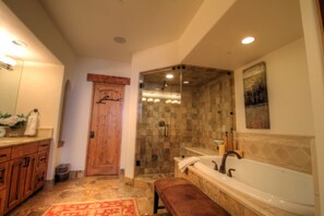 Condo, 5 Bedrooms | Bathroom | Hair dryer