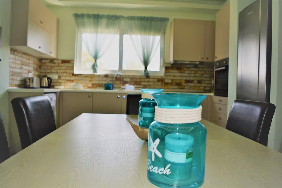 suite | in-room safe, iron/ironing board, free wifi