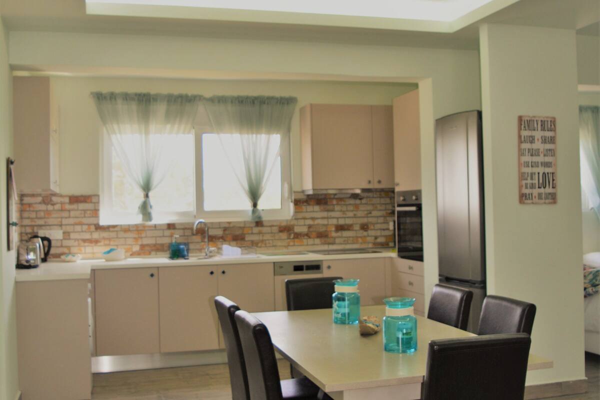 suite | in-room safe, iron/ironing board, free wifi