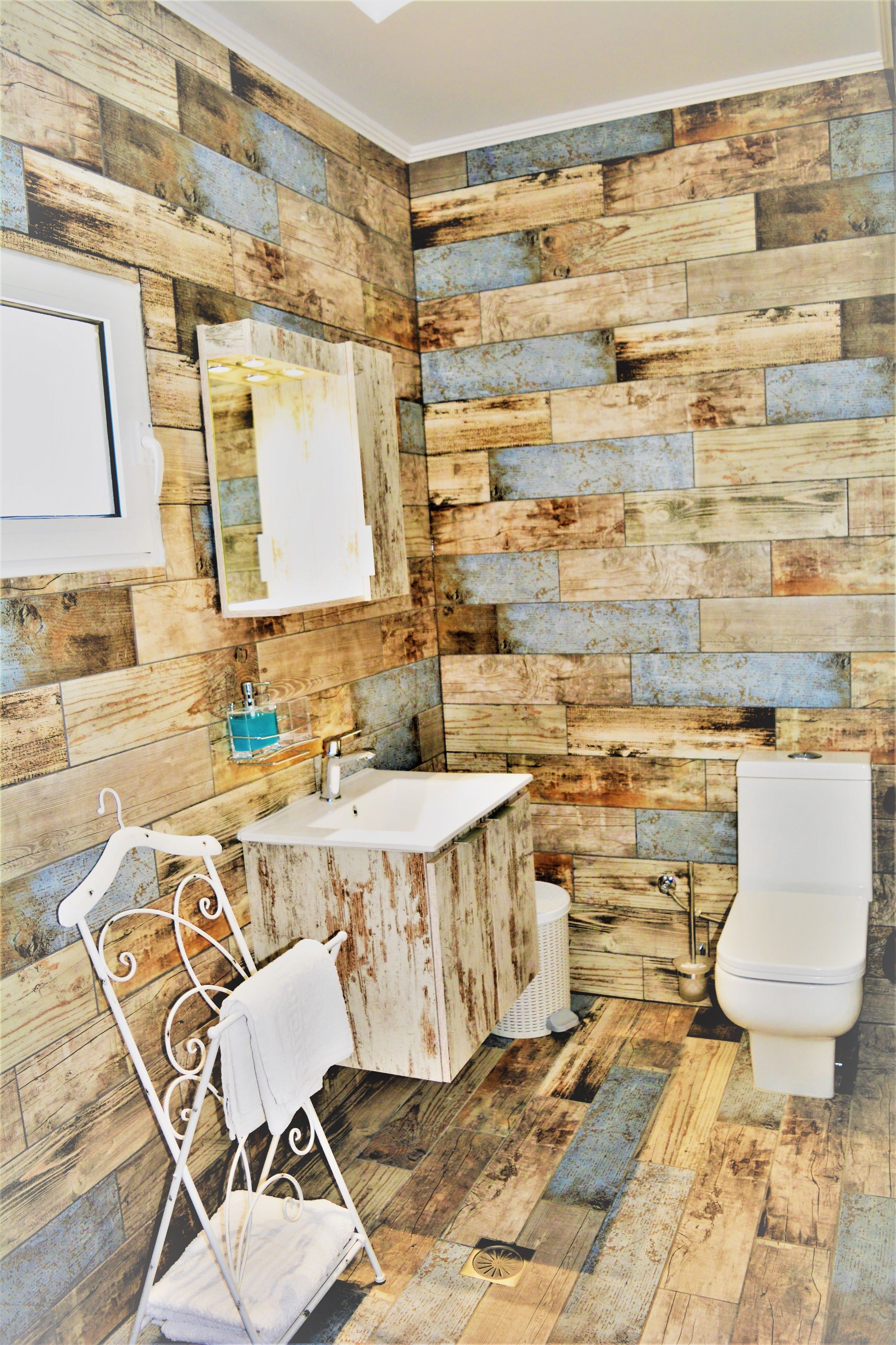 suite | bathroom | shower, hair dryer, slippers, towels