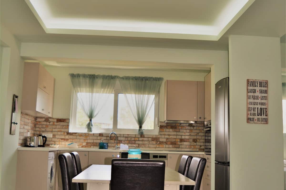 suite | in-room safe, iron/ironing board, free wifi