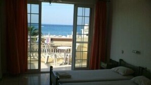 Cribs (free) - Pegasus Studios (Hersonissos)