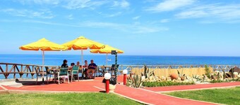 Alkionis Beach Hotel Apartments