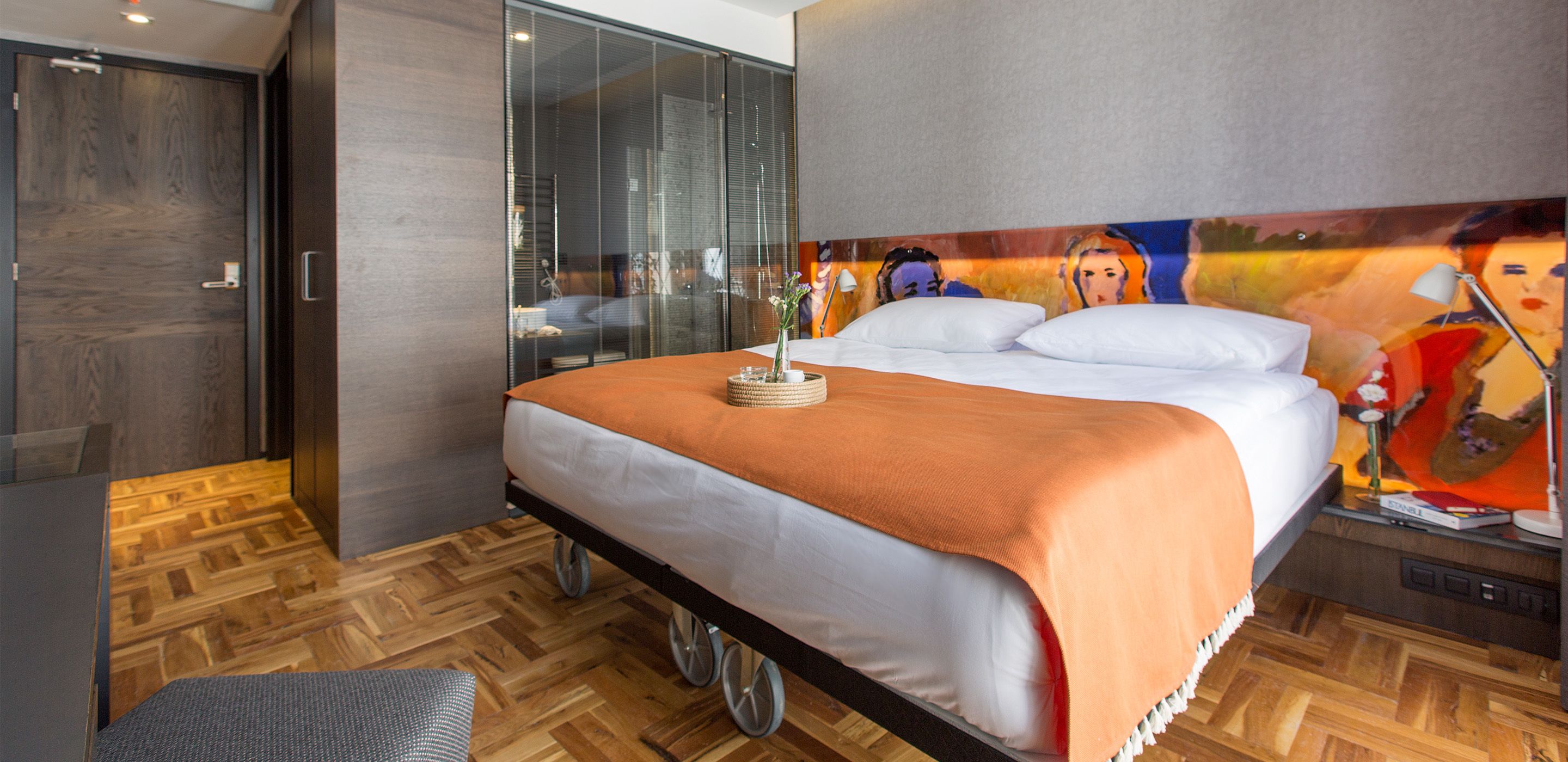 comfort room | minibar, in-room safe, desk, soundproofing