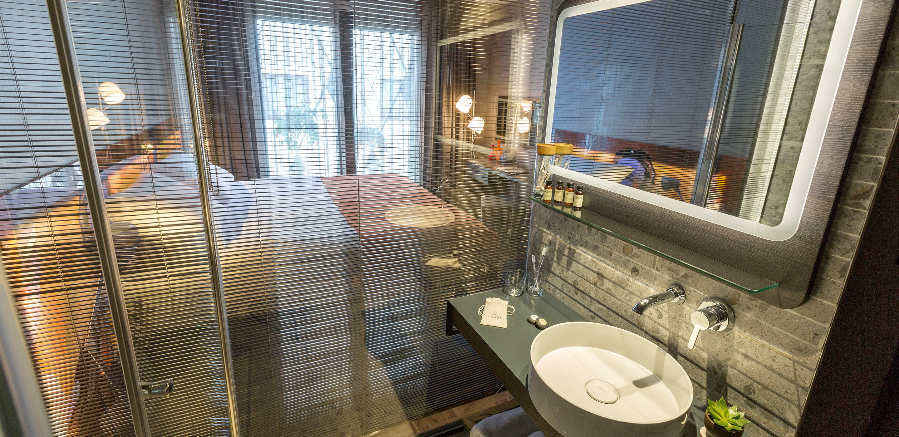 comfort room | city view