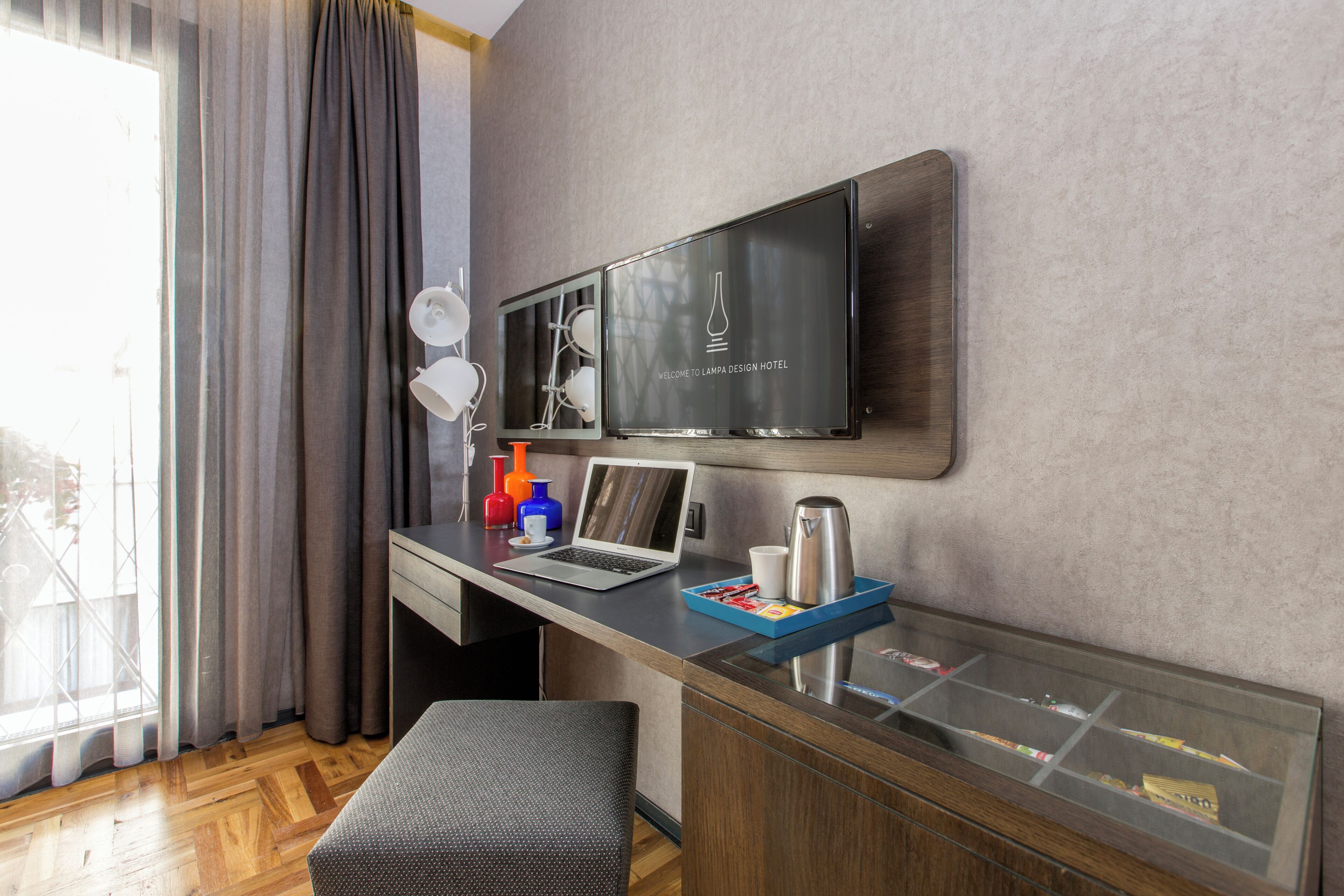 Comfort-Zimmer | Zimmersafe, Schreibtisch, laptopgeeigneter Arbeitsplatz