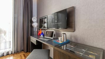 Comfort Room | In-room safe, desk, laptop workspace, soundproofing