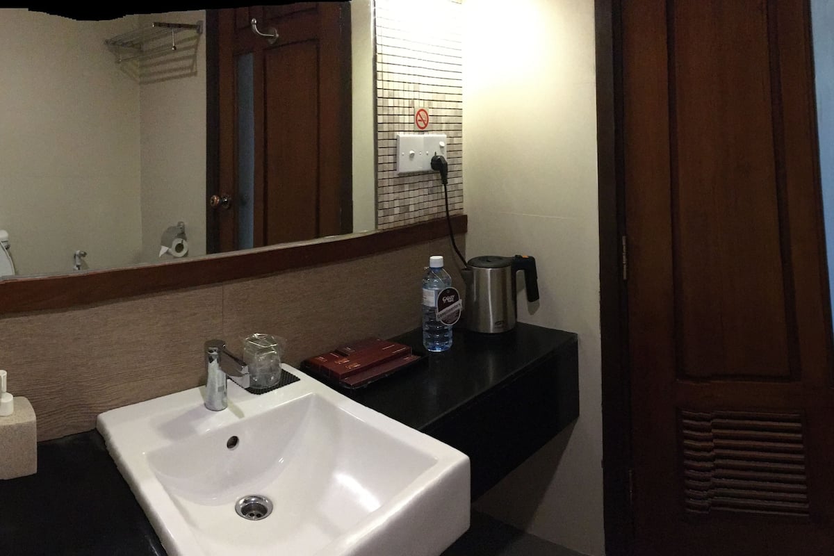 standard room | in-room safe, desk, blackout curtains, free wifi