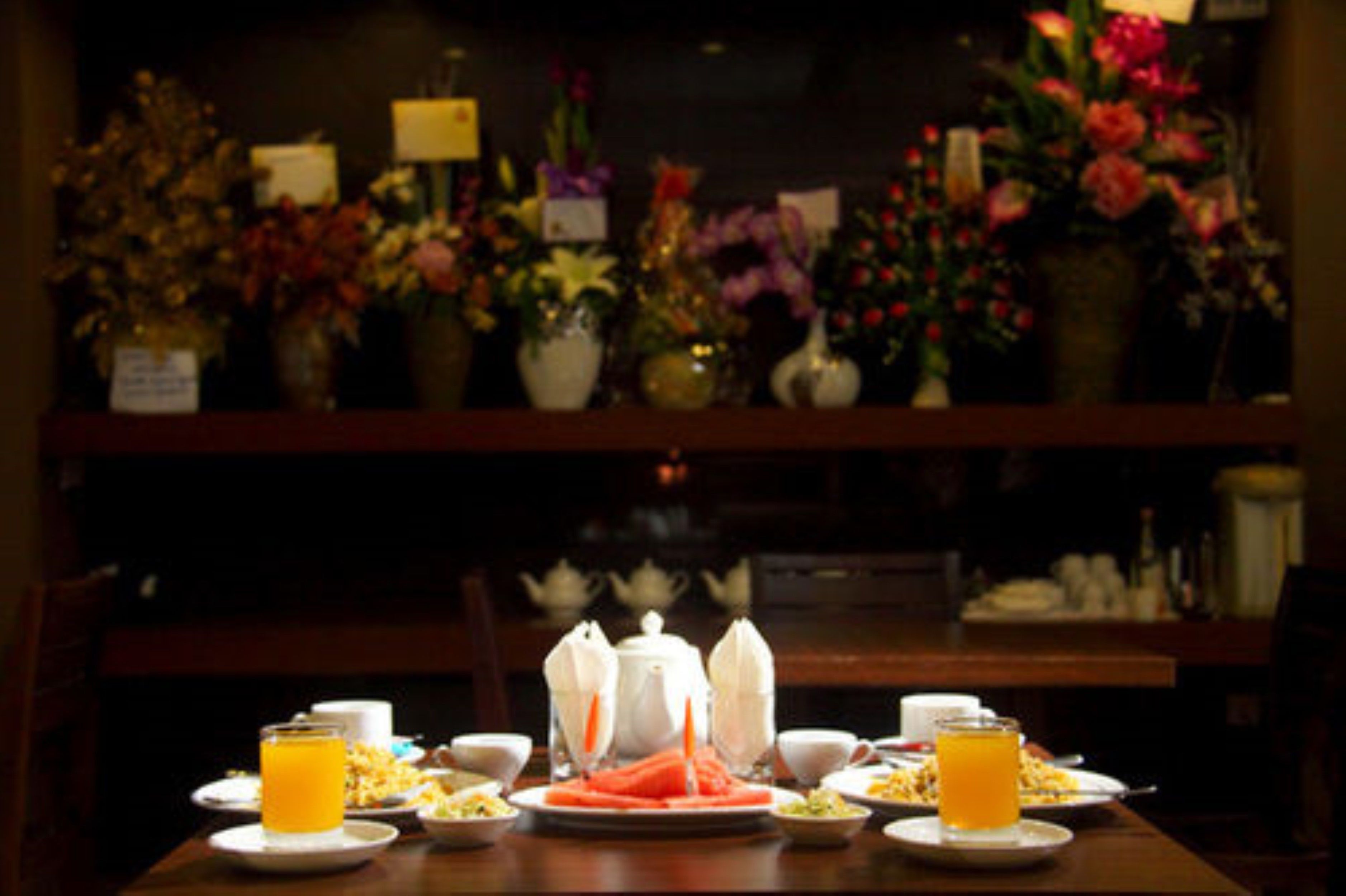 breakfast, lunch, dinner served; international cuisine