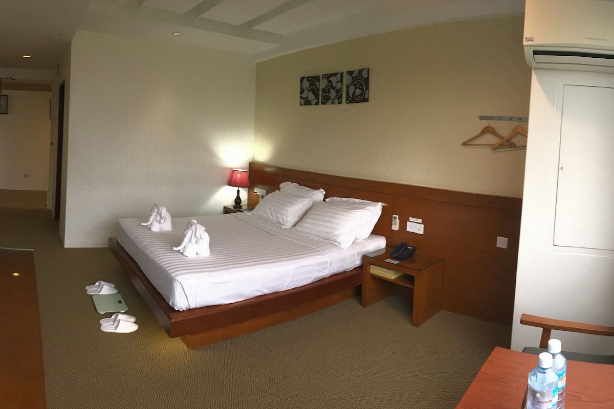 standard room | in-room safe, desk, blackout curtains, free wifi