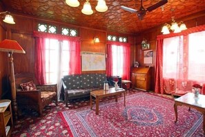 Lobby sitting area - Lily of Nageen (Srinagar)