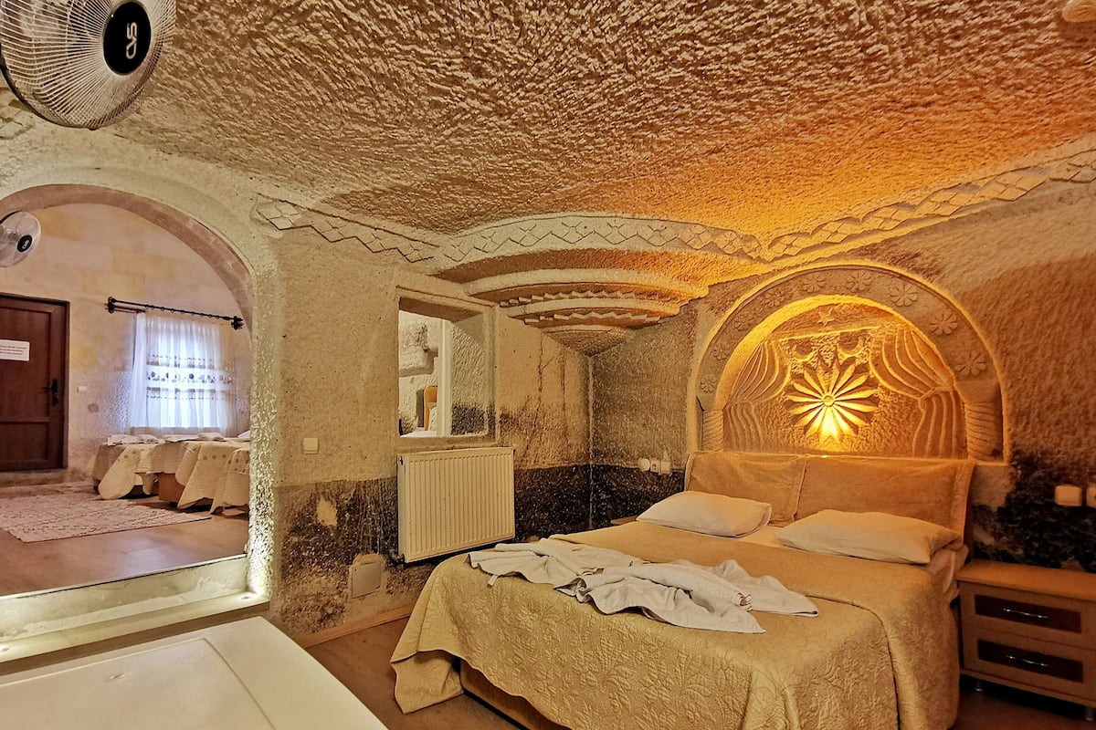 Suite (For 5) | Ropa de cama de alta calidad y minibar