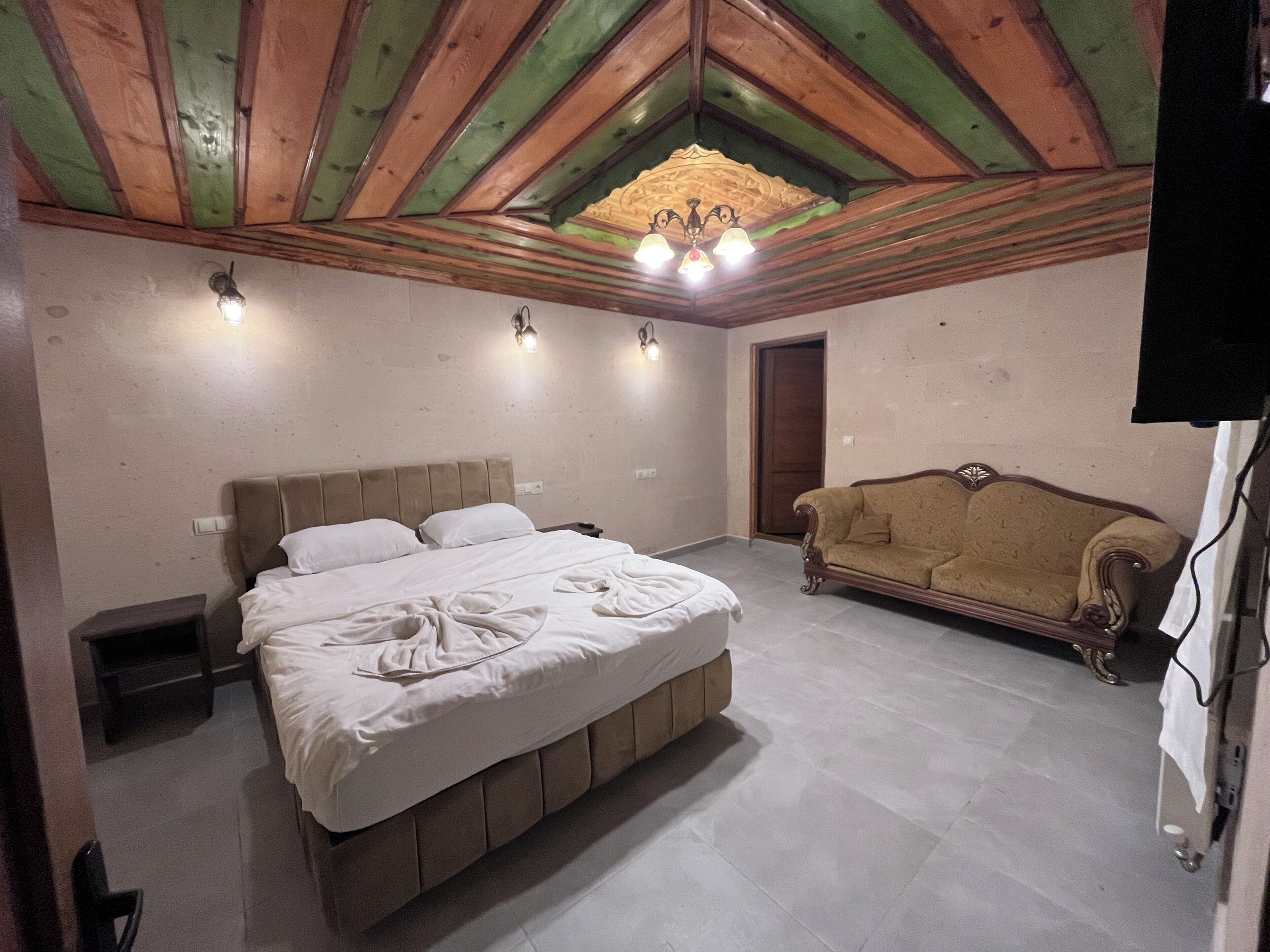 Habitació doble bàsica, no fumadors, banyera d'hidromassatge | Roba de llit d'alta qualitat i caixa forta a l'habitació 
